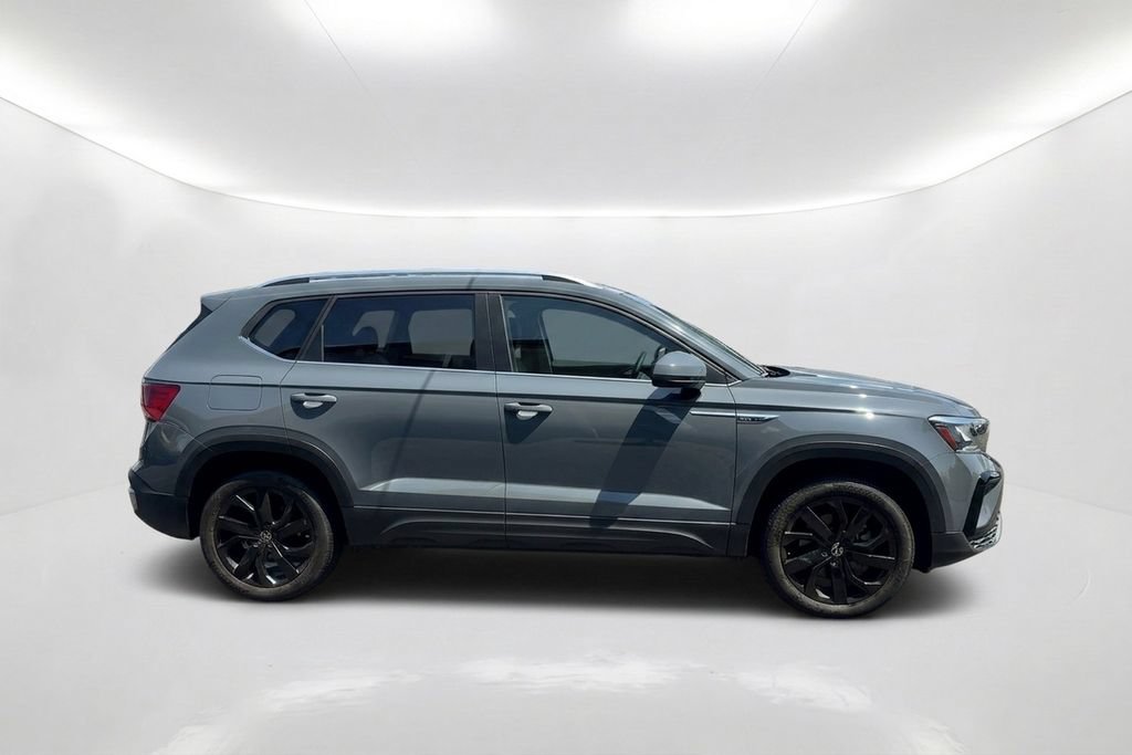 Used 2022 Volkswagen Taos SE FWD image 4