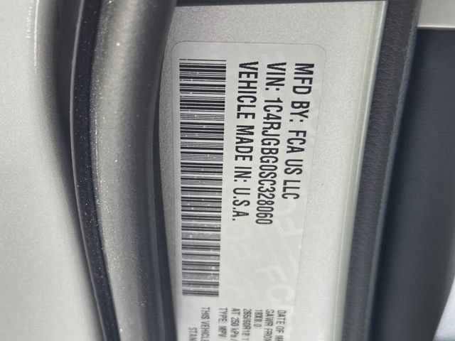 Used 2025 Jeep Grand Cherokee Limited RWD image 16