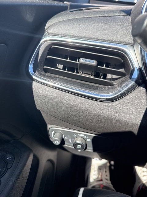 Used 2023 Chevrolet Equinox LT image 11