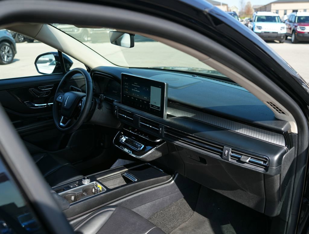 Used 2023 Lincoln Corsair AWD w/ Equipment Group 101A image 22