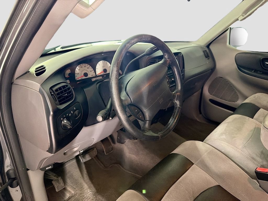 Used 2004 Ford F150 Lightning RWD image 9