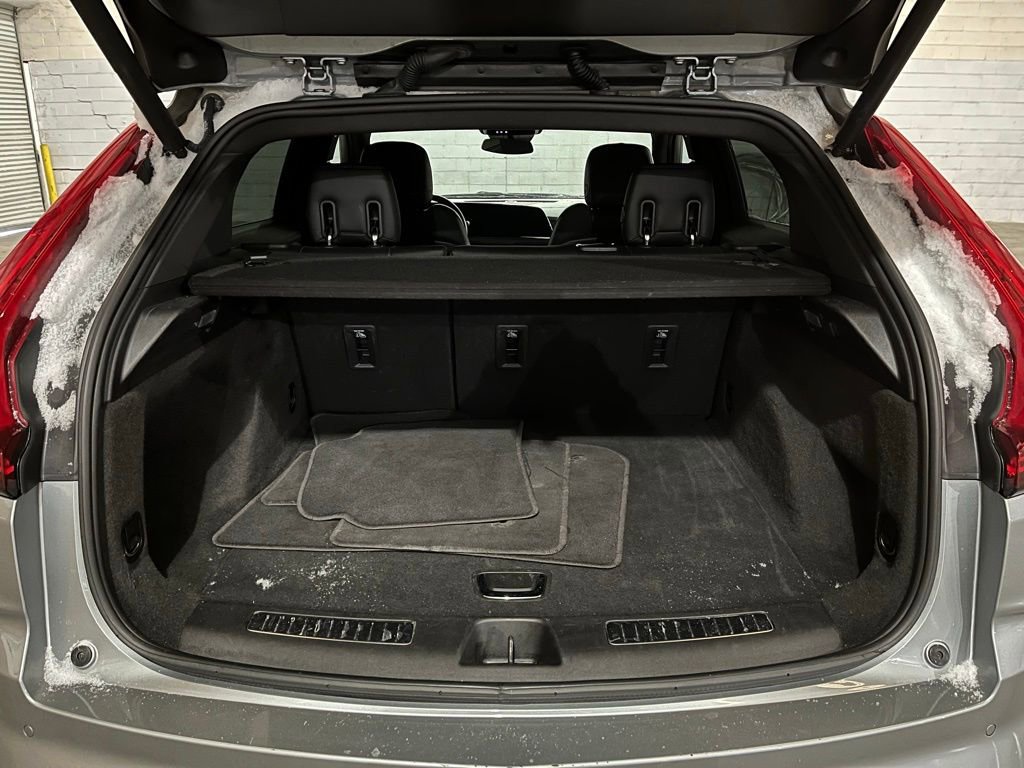 Used 2024 Cadillac XT4 Premium Luxury AWD/4WD image 9