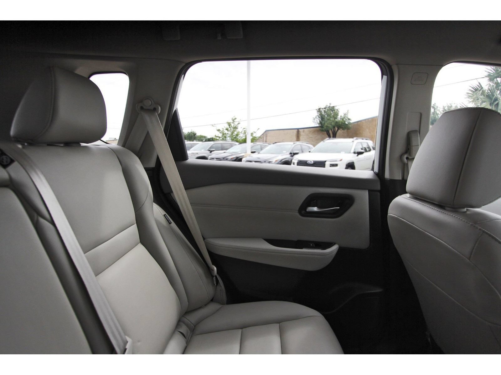 Used 2024 Nissan Rogue SL FWD image 12