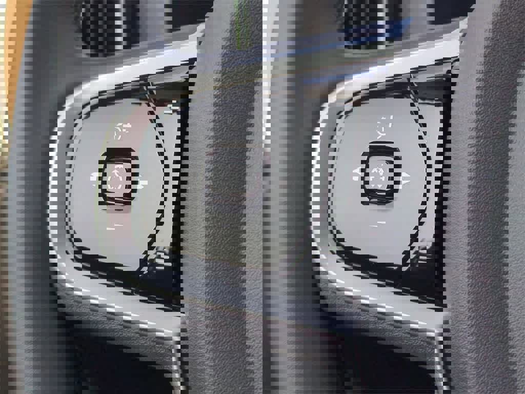 Used 2026 Volvo XC60 B5 Plus w/ Protection Package Premier image 24