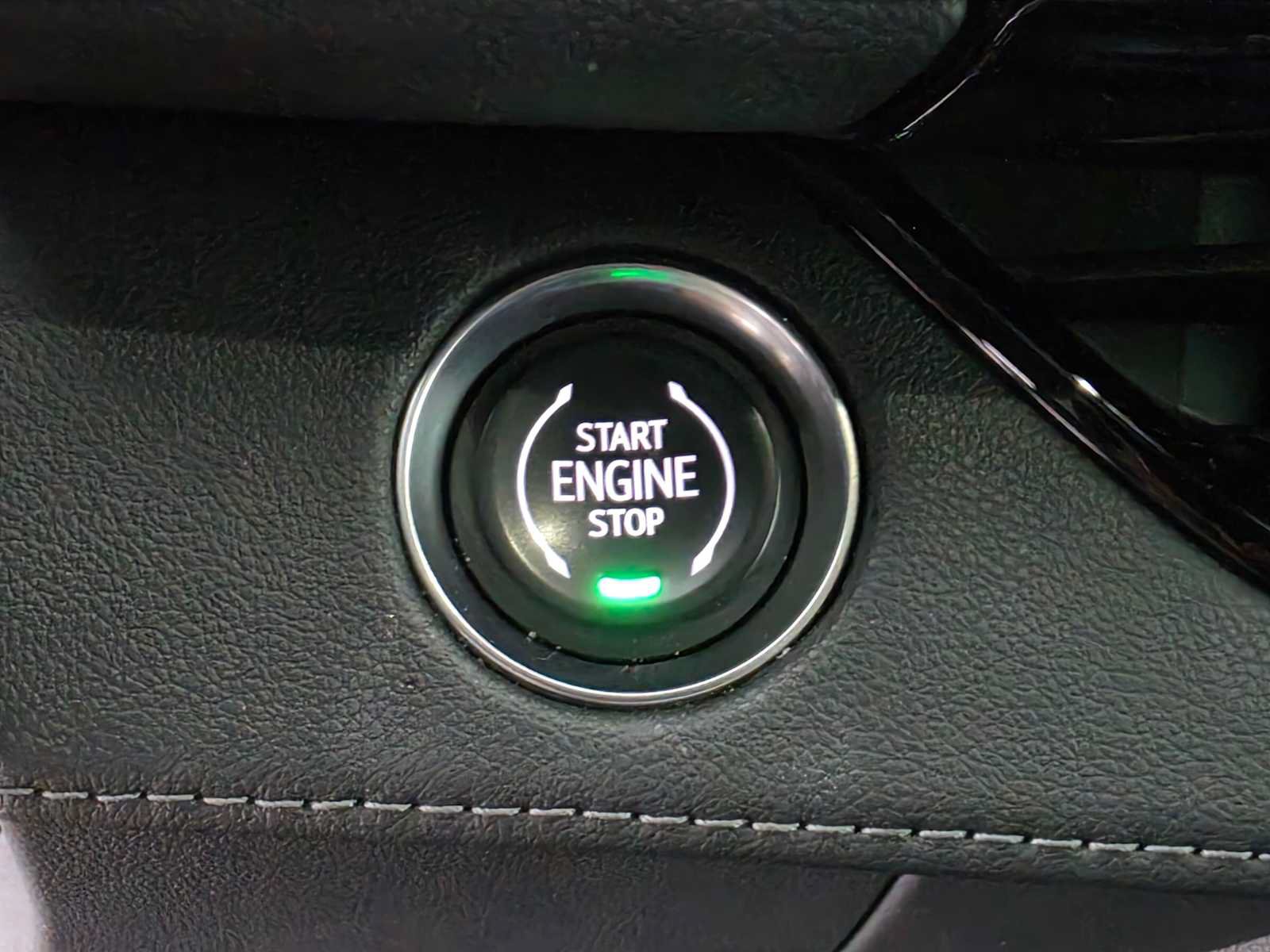 Used 2025 Buick Enclave Avenir w/ Super Cruise Package FWD image 34