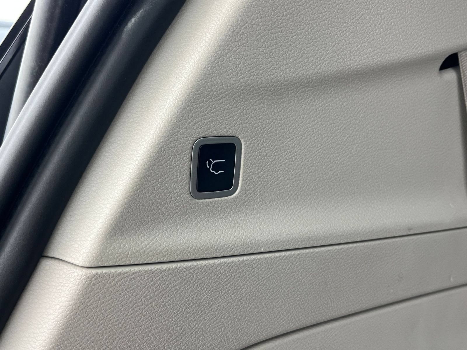 Used 2024 Chrysler Voyager LX FWD image 22