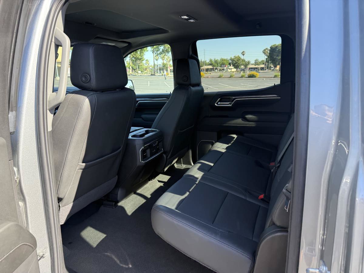 Used 2025 Chevrolet Silverado 1500 LTZ w/ LTZ Premium Package AWD/4WD image 31