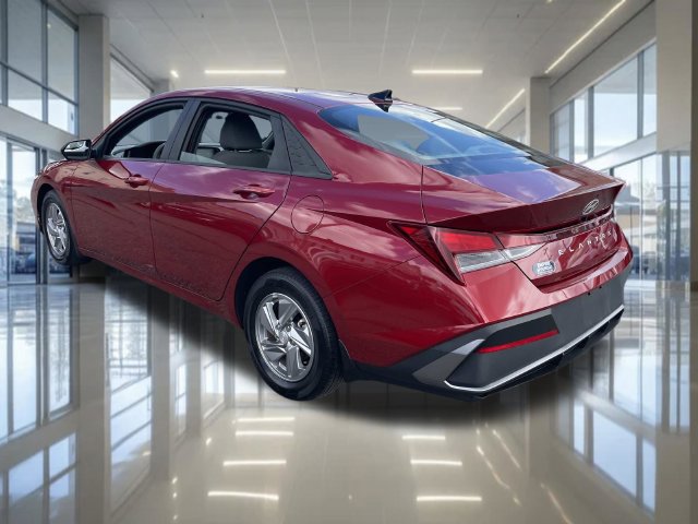 Certified 2024 Hyundai Elantra SE FWD image 8