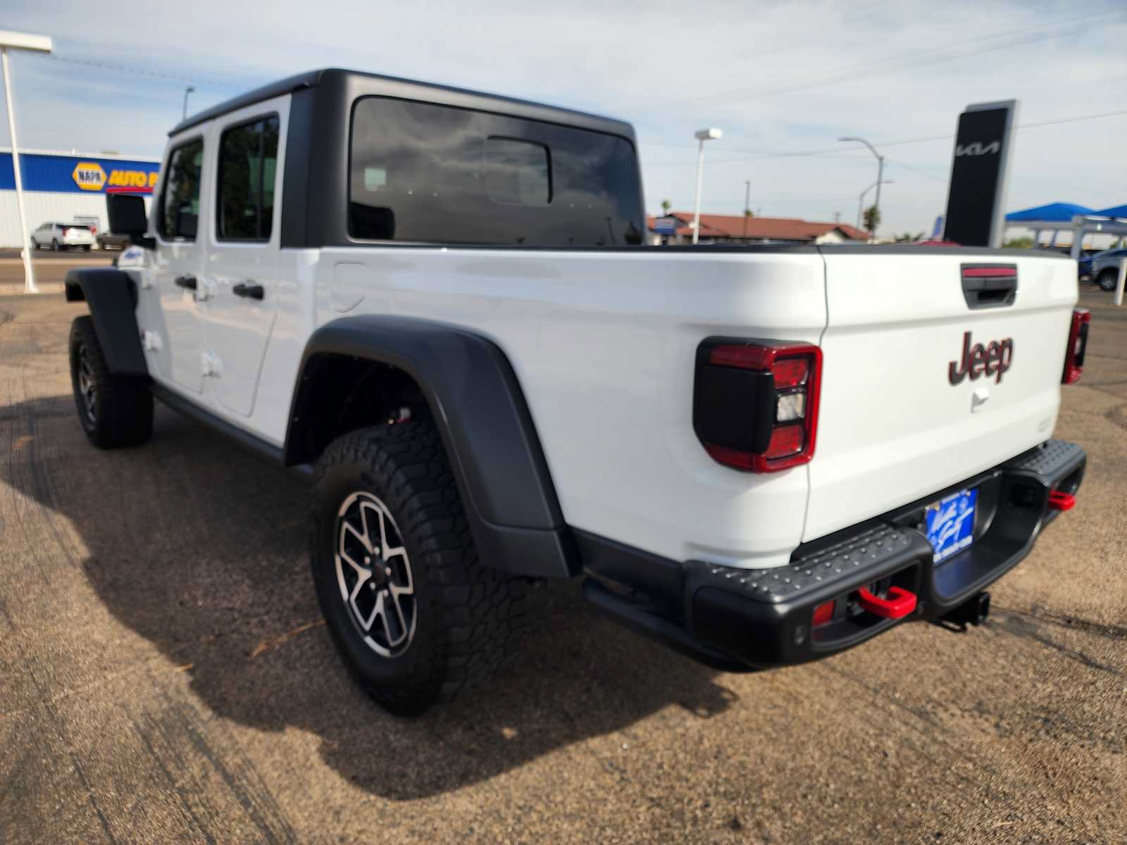 Used 2024 Jeep Gladiator Rubicon w/ Safety Group AWD/4WD image 7