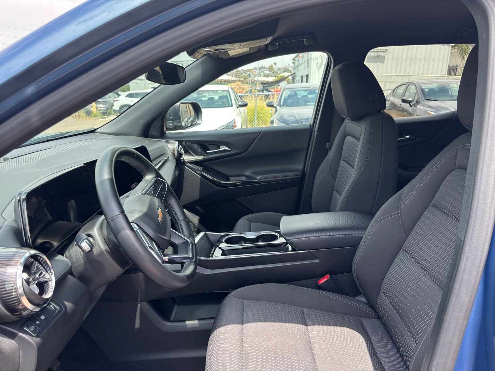 Used 2025 Chevrolet Equinox LT FWD image 28