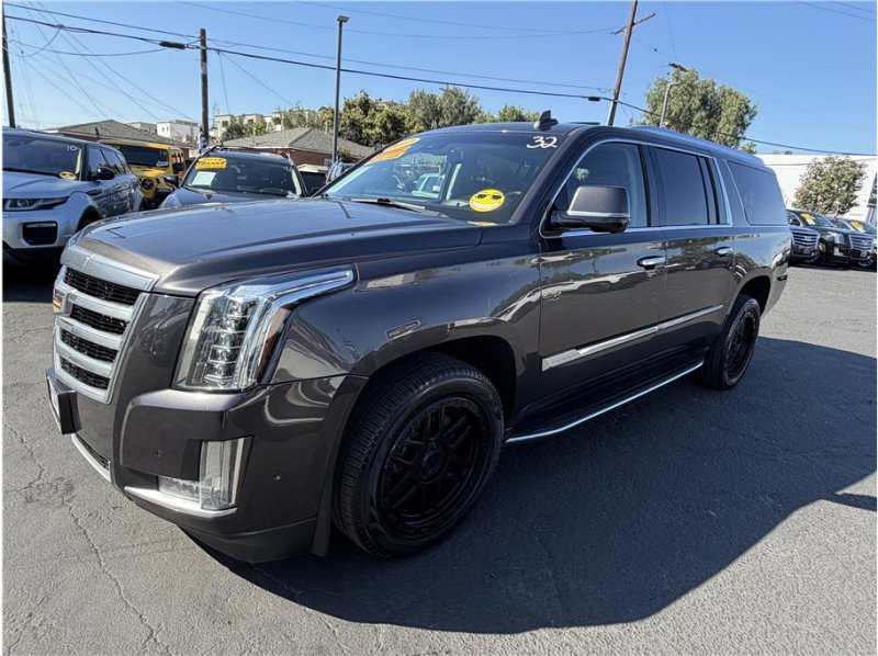 Used 2017 Cadillac Escalade ESV Luxury AWD/4WD image 3