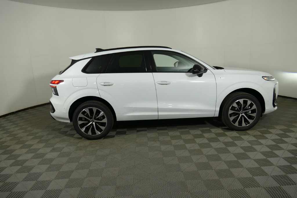 New 2026 Audi Q3 quattro 2.0T AWD/4WD image 2