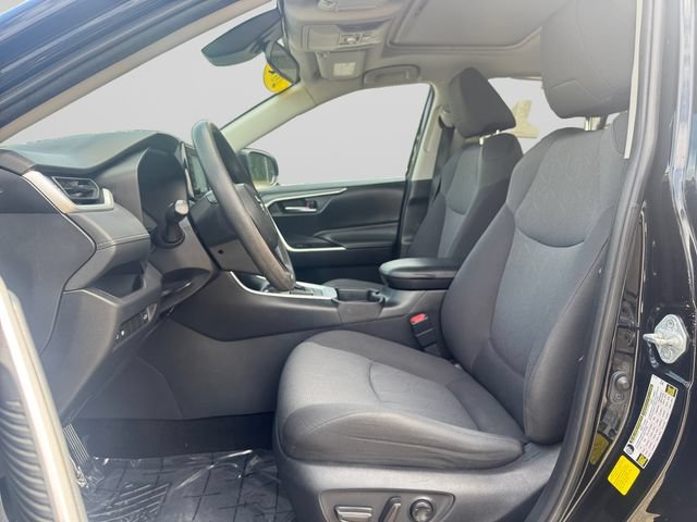 Used 2019 Toyota RAV4 XLE w/ Convenience Package FWD image 10