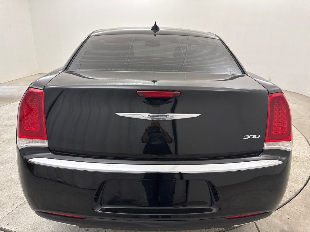 Used 2018 Chrysler 300 Touring w/ Driver Convenience Group RWD image 25