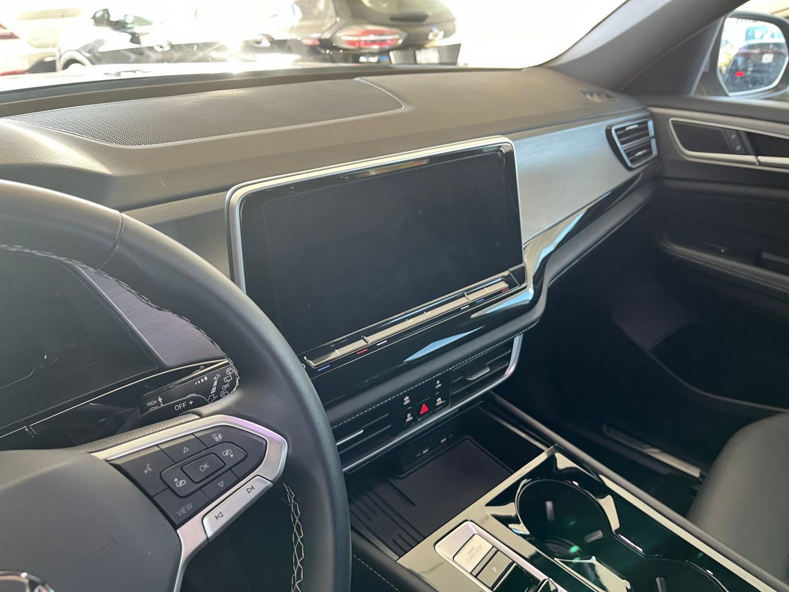 Used 2025 Volkswagen Atlas Cross Sport SE image 18