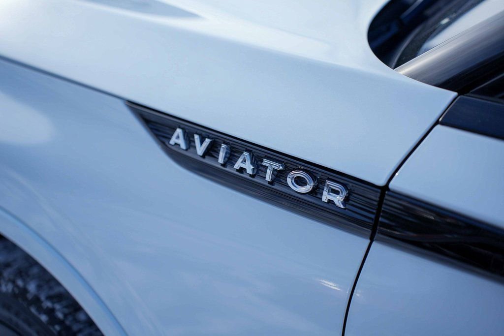 Used 2025 Lincoln Aviator Reserve w/ Jet Appearance Package image 55