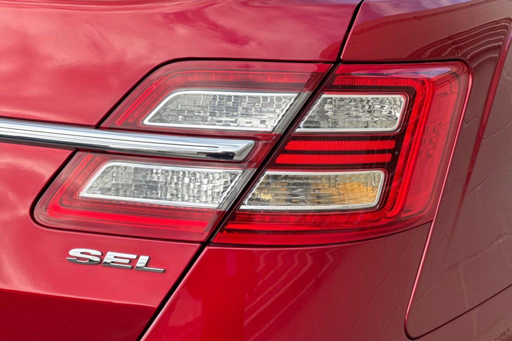 Used 2015 Ford Taurus SEL FWD image 32