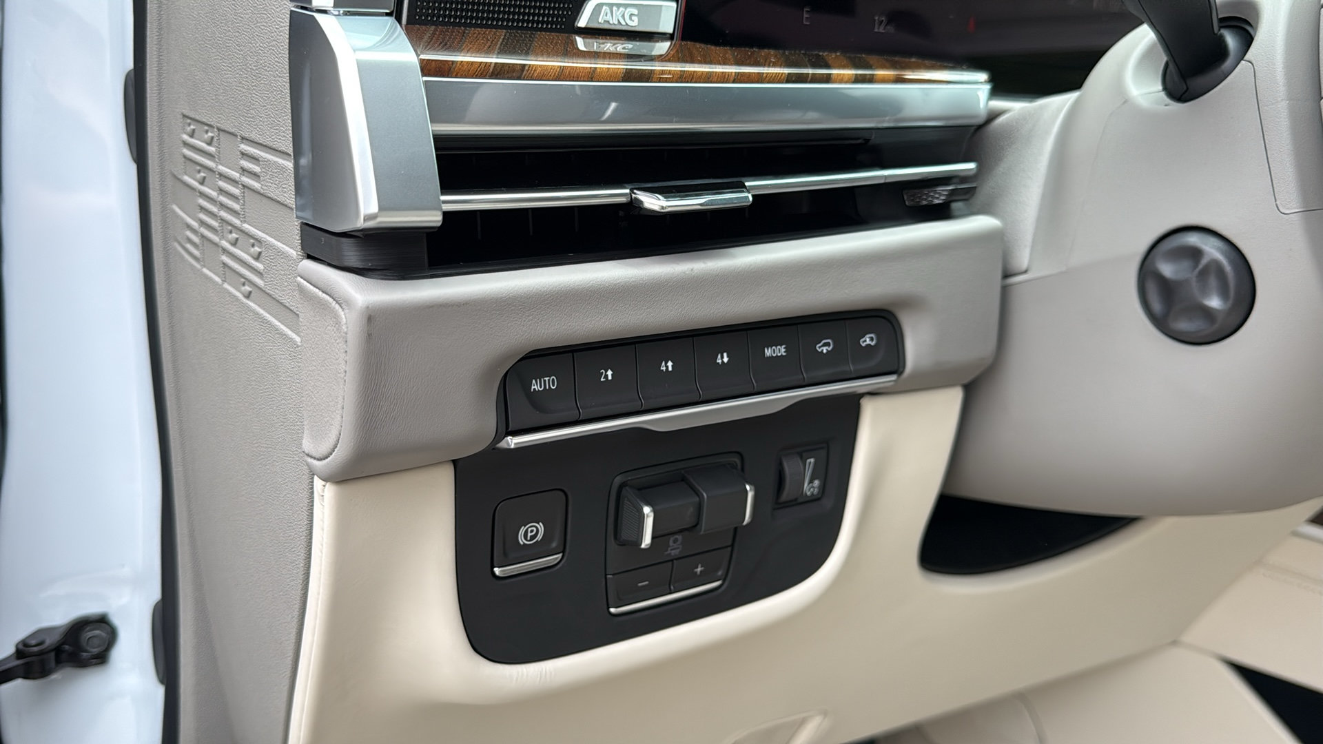 New 2026 Cadillac Escalade Platinum Sport w/ LPO, Floor Liner Package AWD/4WD image 13
