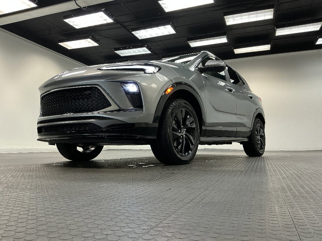 Used 2024 Buick Encore GX Sport Touring image 2