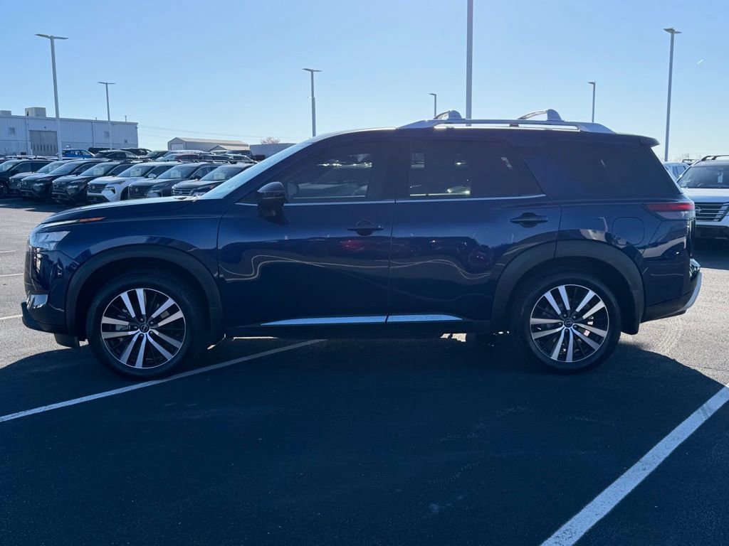 Used 2025 Nissan Pathfinder Platinum image 8