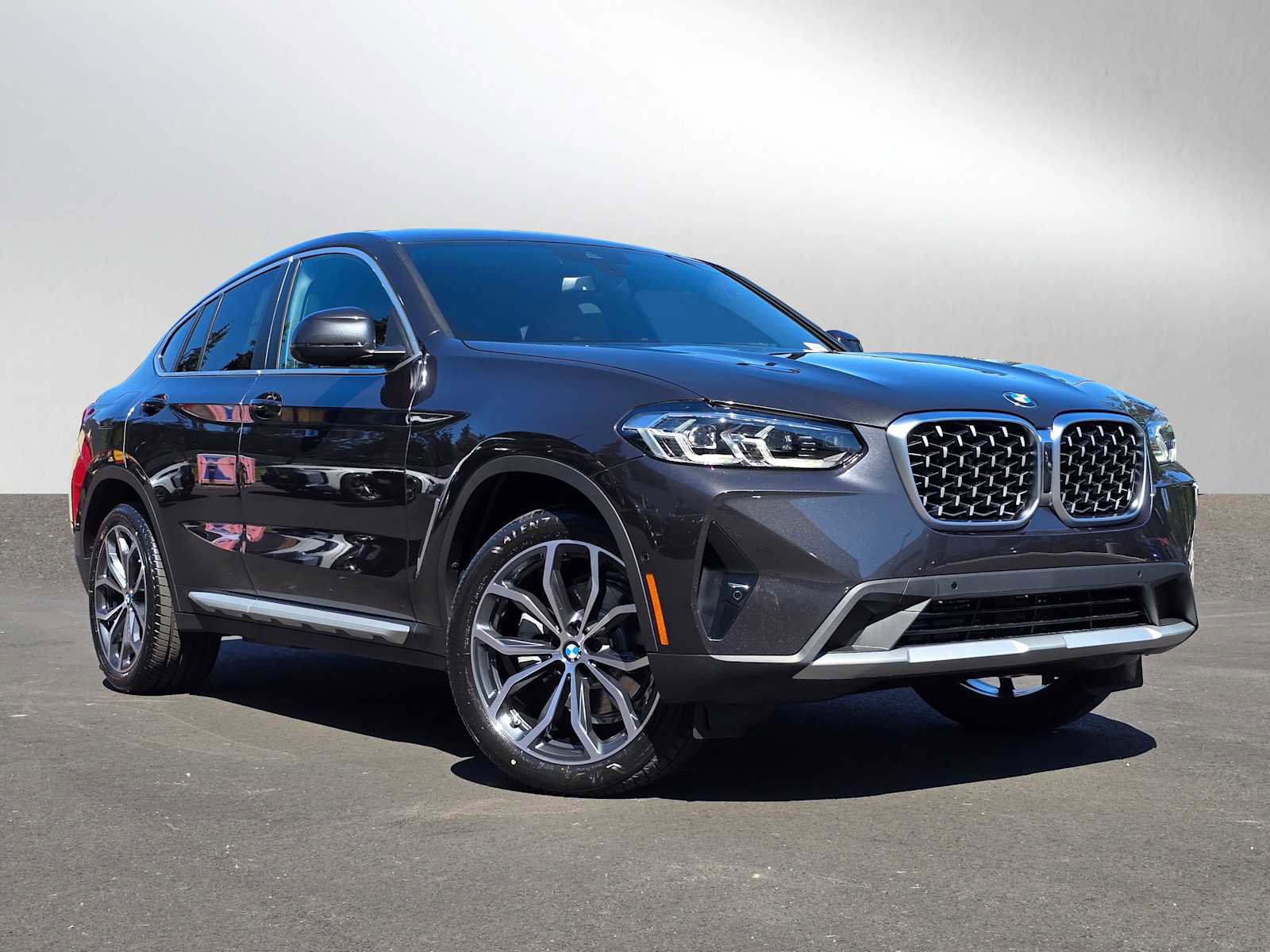 New 2025 BMW X4 xDrive30i w/ Premium Package