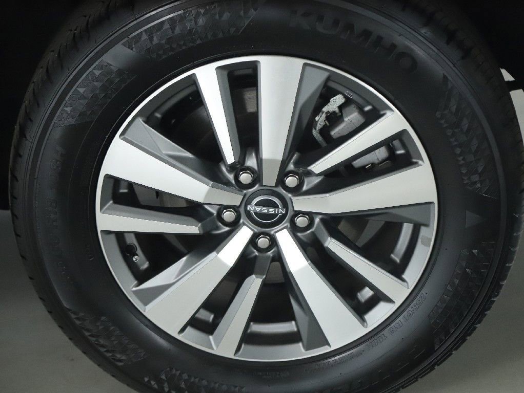 Used 2025 Nissan Pathfinder SL AWD/4WD image 41