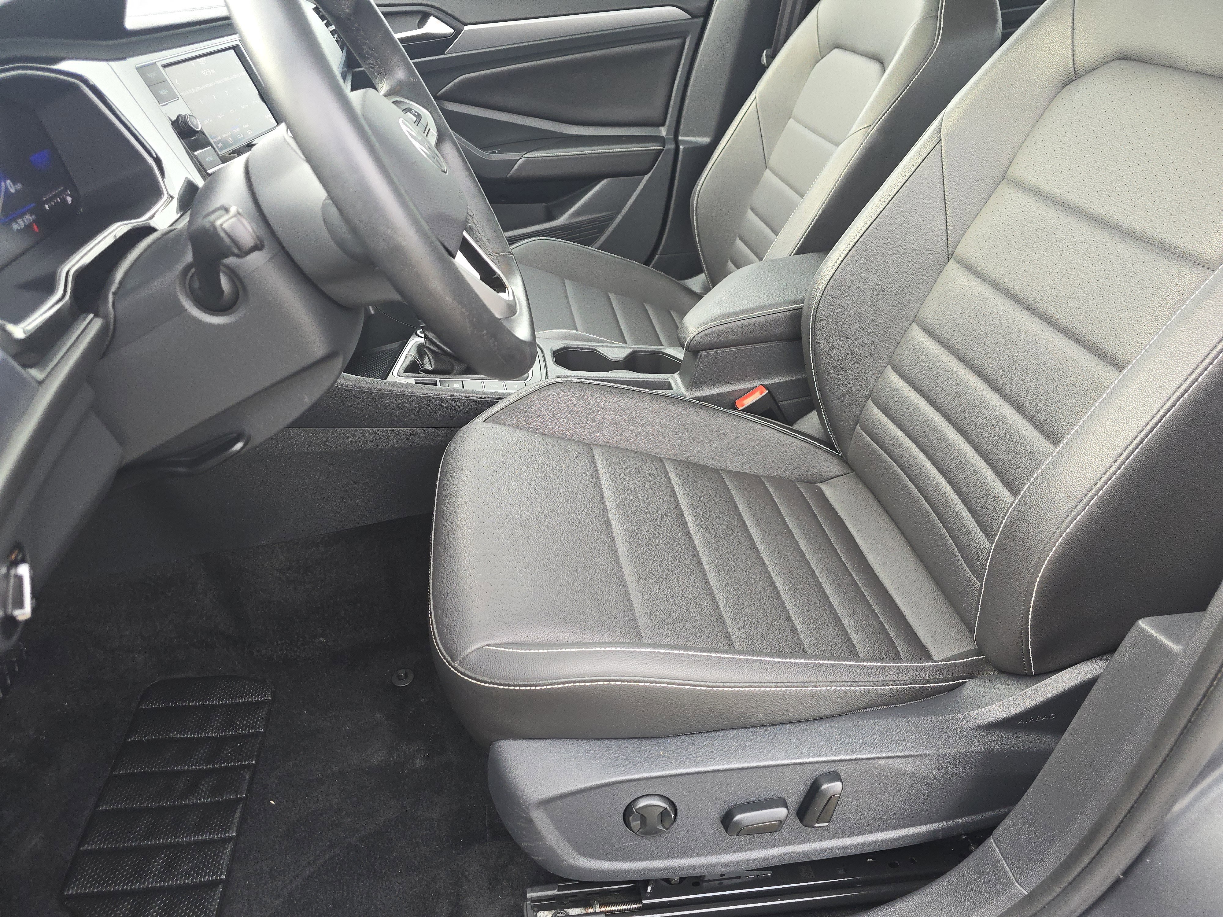 Used 2024 Volkswagen Jetta SE image 17