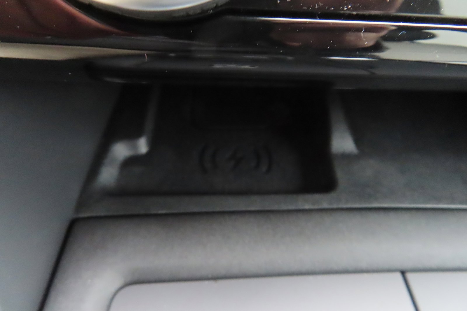 New 2024 Land Rover Discovery Dynamic SE image 41