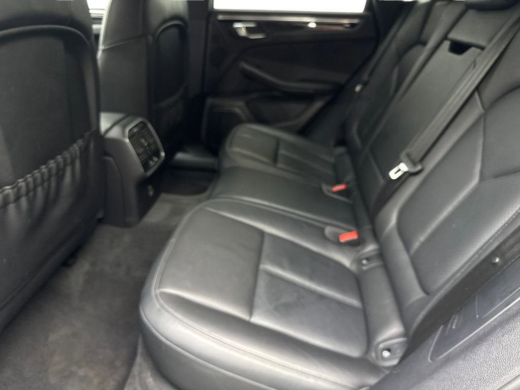 Used 2023 Porsche Macan image 32