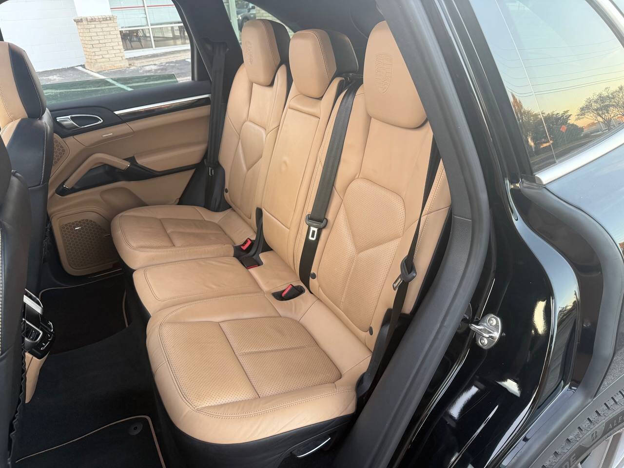 Used 2014 Porsche Cayenne Platinum Edition AWD/4WD image 27