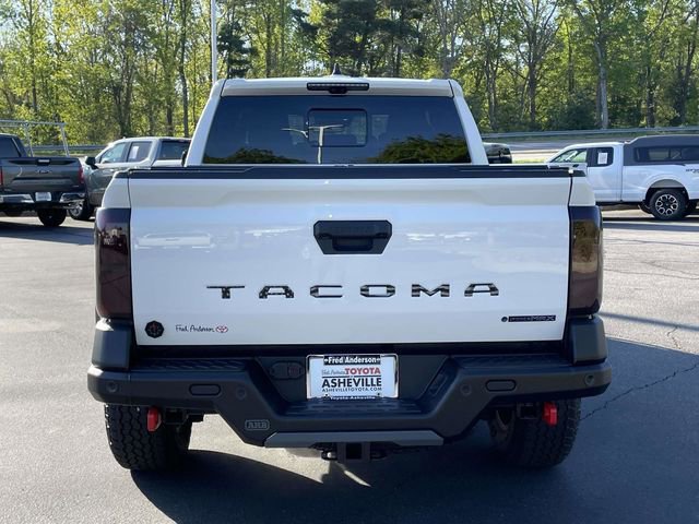 Used 2025 Toyota Tacoma Trailhunter AWD/4WD image 4