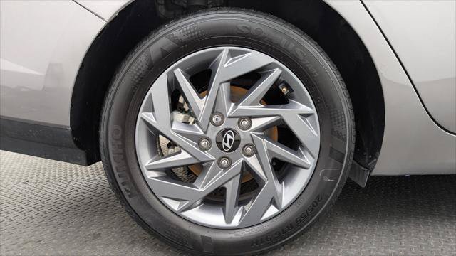 Used 2025 Hyundai Elantra Hybrid FWD image 30
