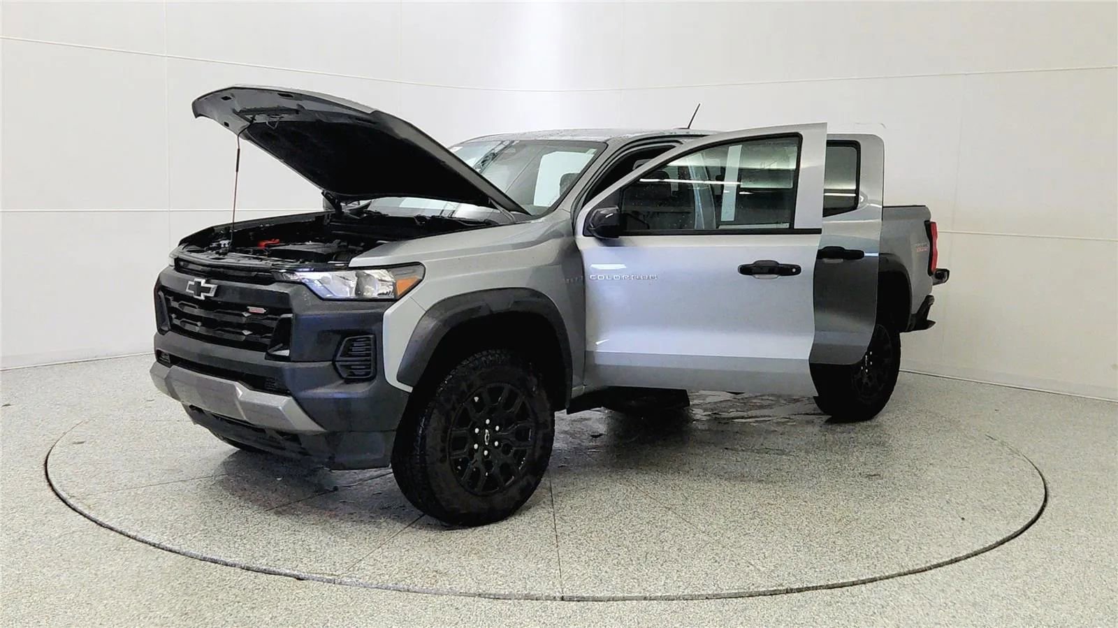 Used 2025 Chevrolet Colorado Trail Boss AWD/4WD image 10