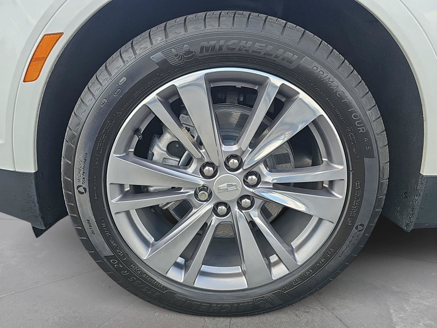 Used 2025 Cadillac XT5 Premium Luxury w/ LPO, Floor Liner Package AWD/4WD image 8