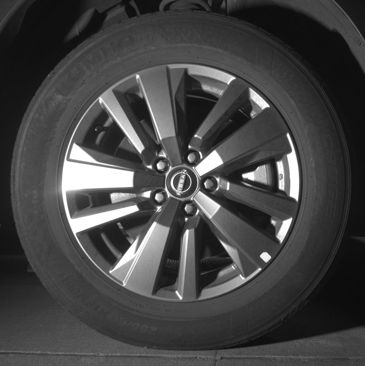 Used 2025 Nissan Pathfinder SV image 13