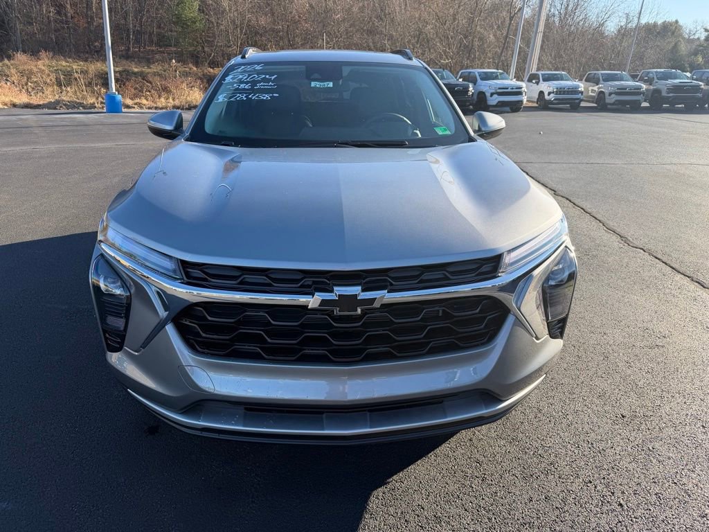 New 2026 Chevrolet Trax LT w/ Sunroof Package image 2