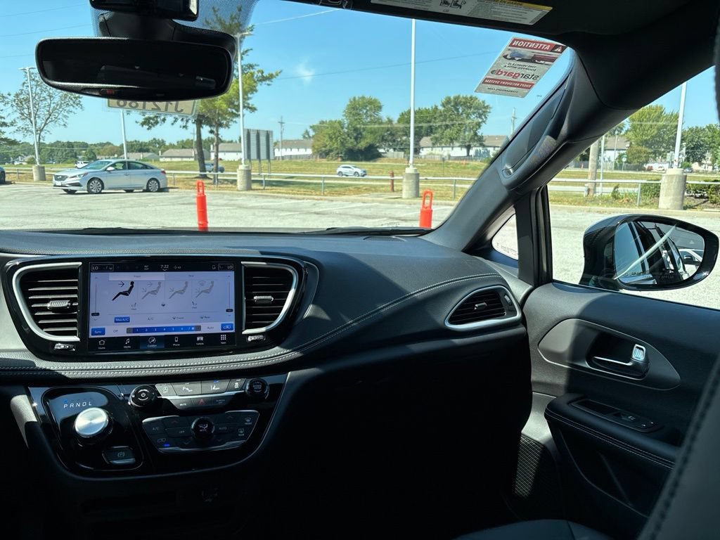 New 2027 Chrysler Pacifica Select FWD image 25