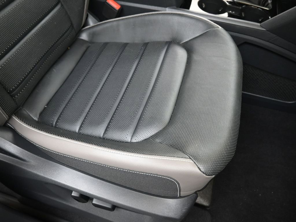 Used 2023 Volkswagen Atlas Cross Sport SEL Premium R-Line AWD/4WD image 12