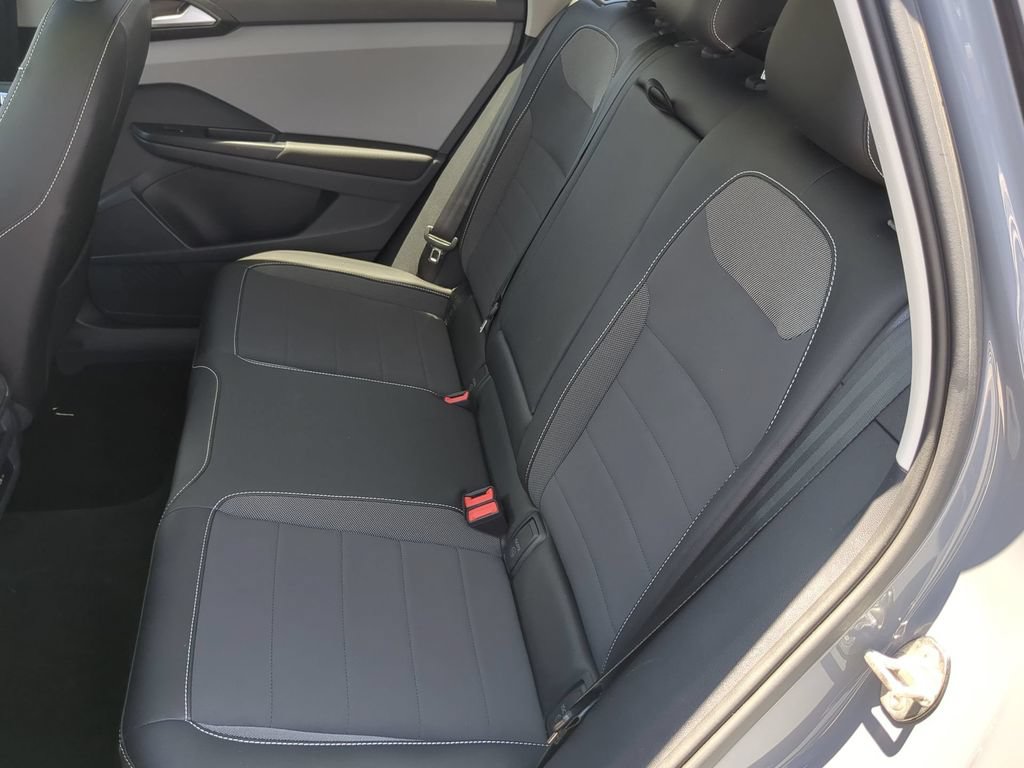 Certified 2023 Volkswagen Taos SE w/ Panoramic Sunroof Package FWD image 18