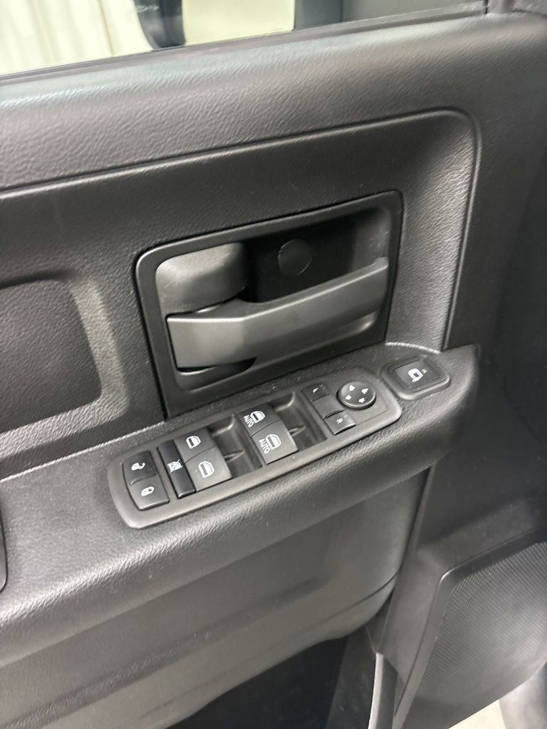 Used 2024 RAM 2500 Tradesman w/ Chrome Appearance Group AWD/4WD image 18