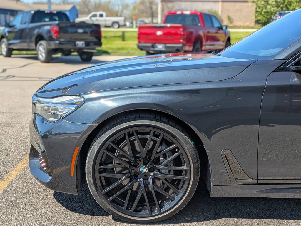 Used 2019 BMW 740i image 31