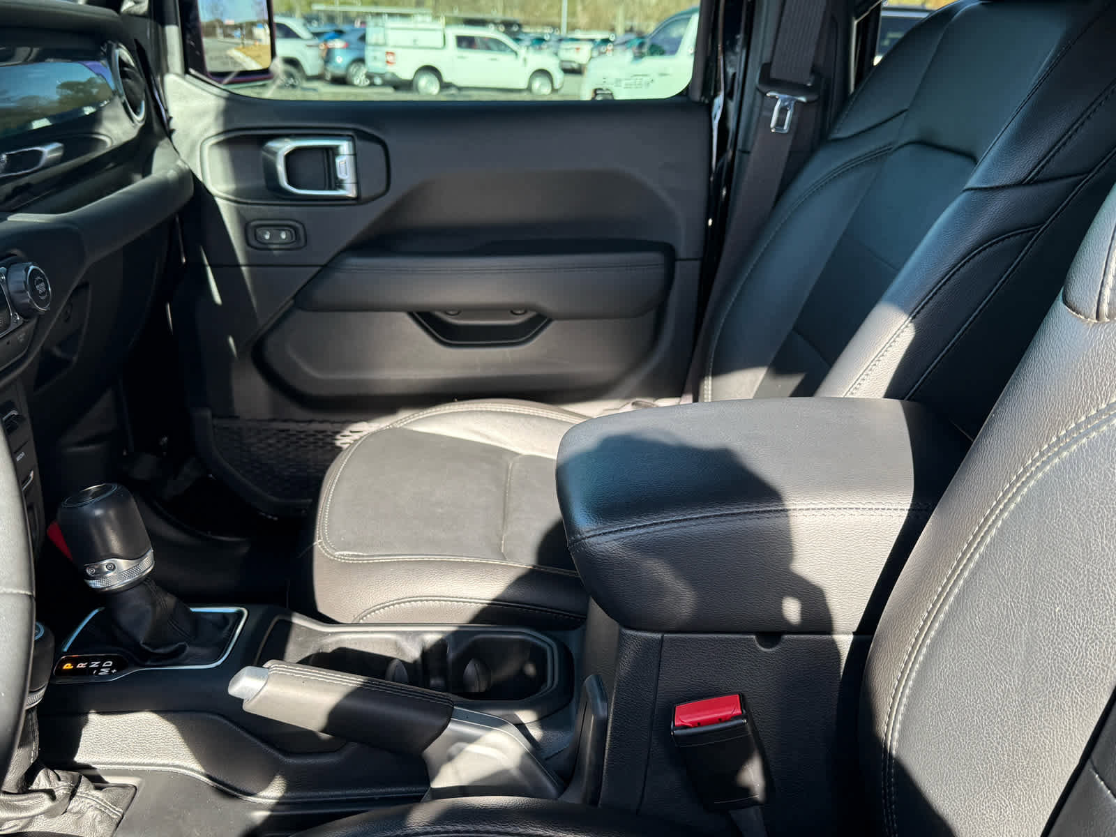 Used 2022 Jeep Wrangler Unlimited Sahara image 24