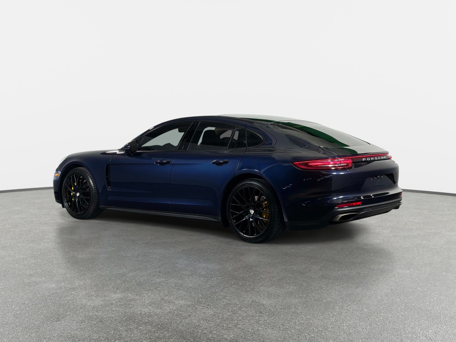Used 2017 Porsche Panamera 4 AWD/4WD image 5