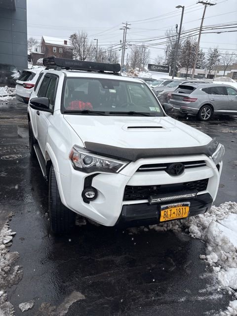 Used 2021 Toyota 4Runner Venture w/ Moonroof Package image 4