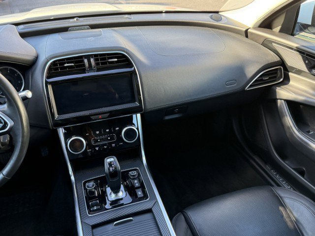 Used 2020 Jaguar XE S image 24