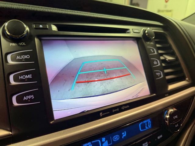 Used 2017 Toyota Highlander Plus FWD image 19