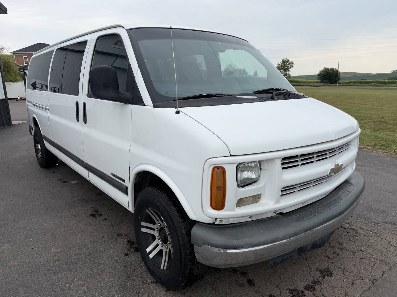Used 2000 Chevrolet Express 3500 Extended Passenger w/ Preferred Equipment Group RWD image 11