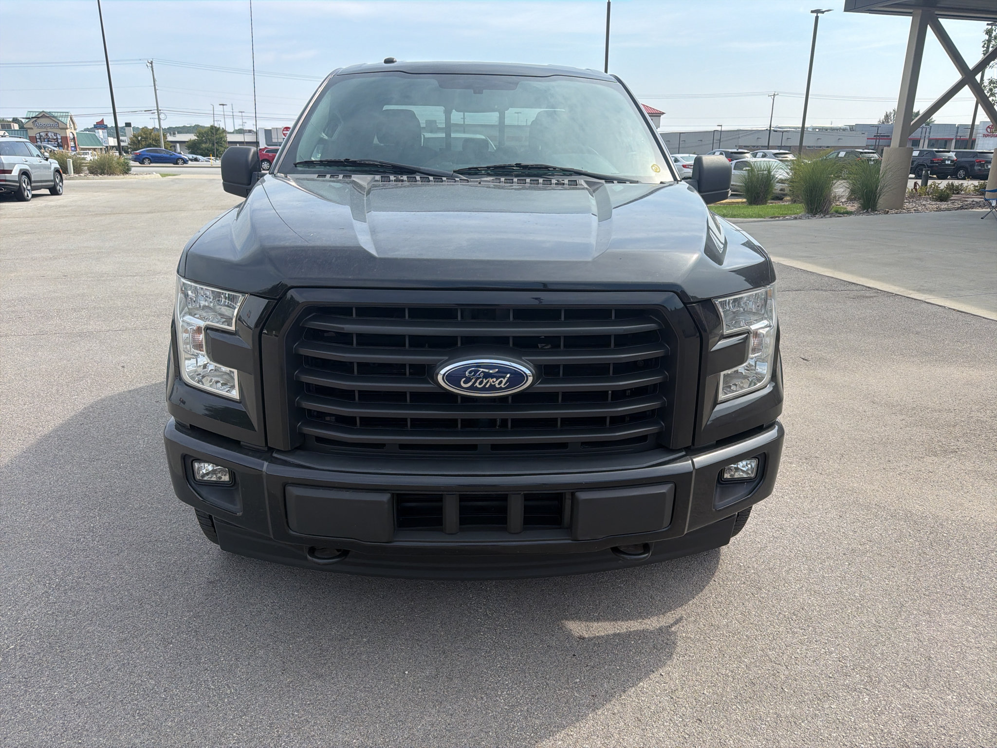 Used 2017 Ford F150 XLT w/ Equipment Group 302A Luxury AWD/4WD image 8