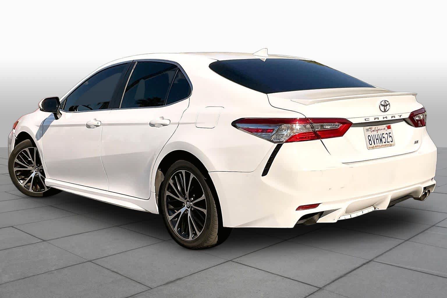 Used 2020 Toyota Camry SE FWD image 11