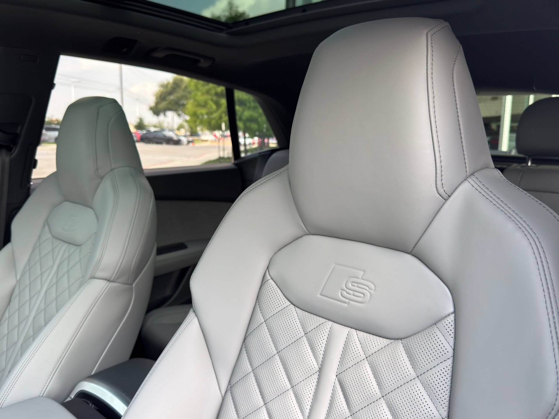 New 2026 Audi SQ8 Premium Plus AWD/4WD image 13